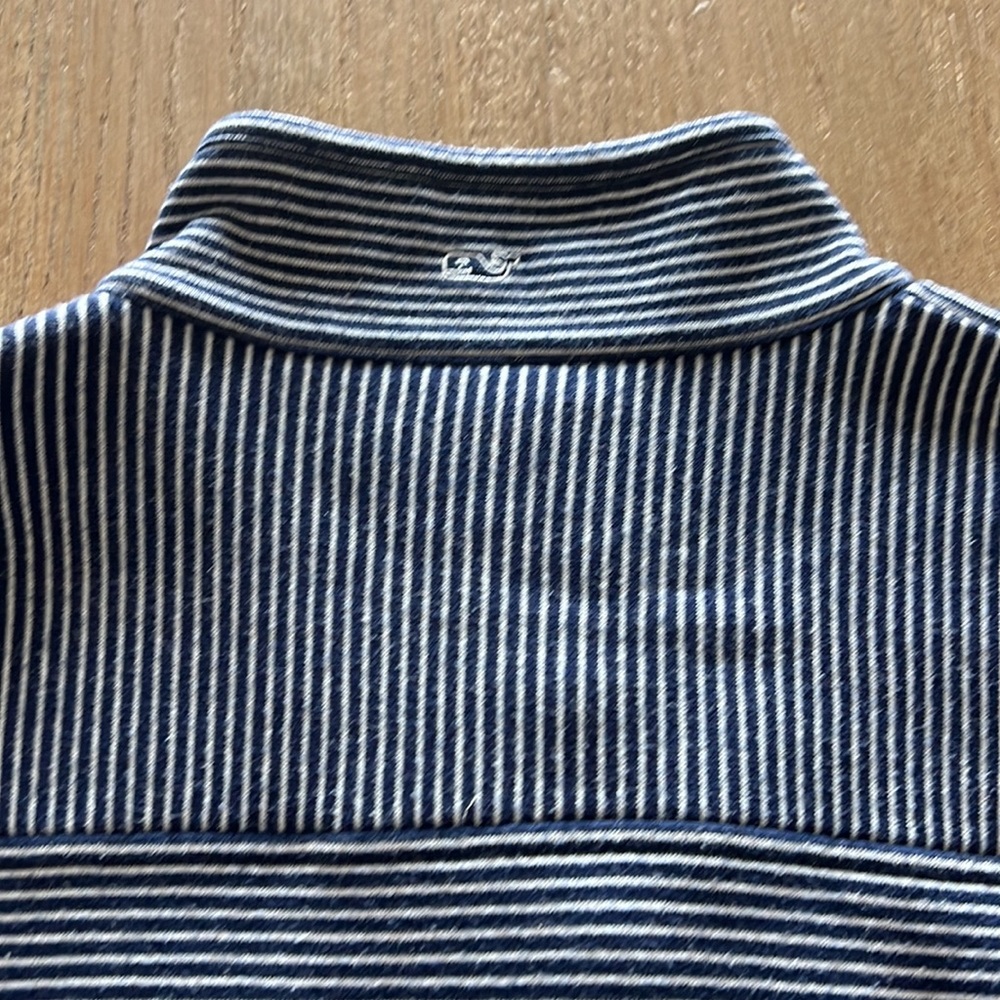 Vineyard Vines Pullover - Picture 5 of 6